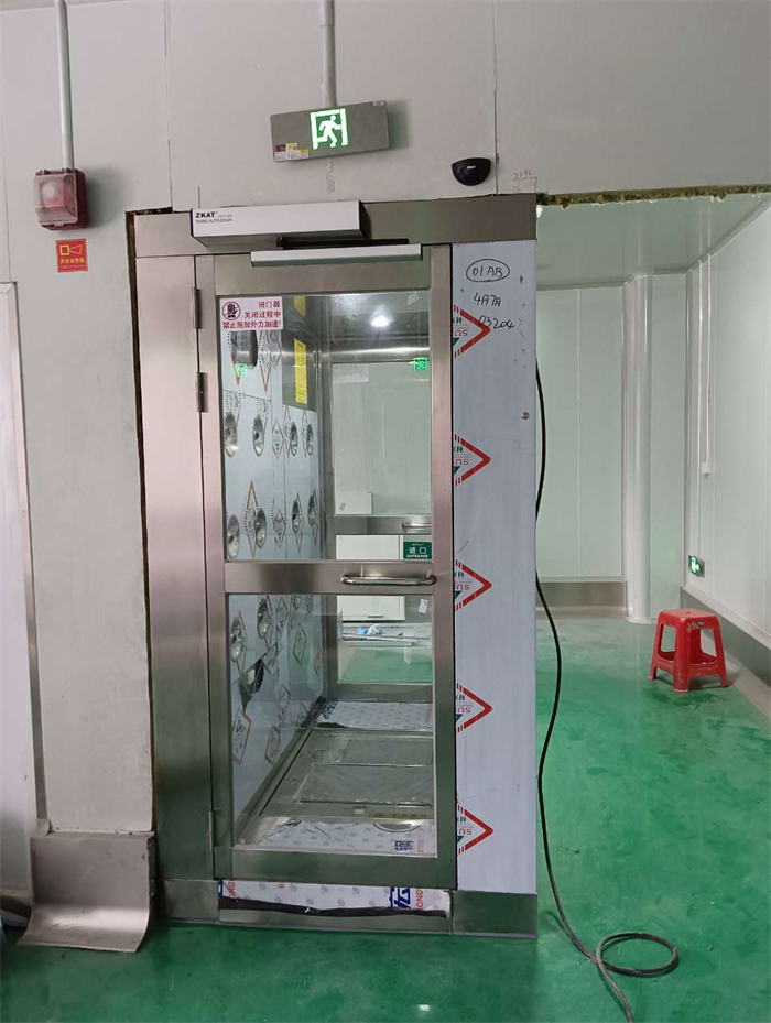 上海曉峰建筑裝飾設計工程有限公司安裝風淋室